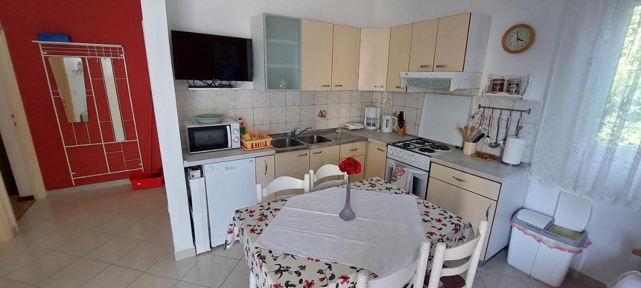 Pahljina Apartments Palit Екстериор снимка