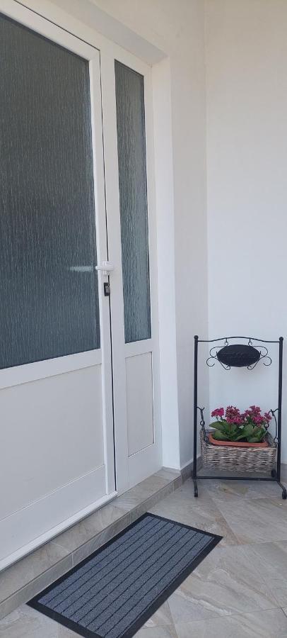 Pahljina Apartments Palit Екстериор снимка